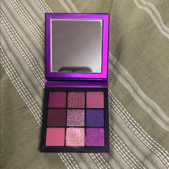HUDA BEAUTY Amethyst Obsessions Palette - Vibrant Purple and Pink - Picture 3 of 3